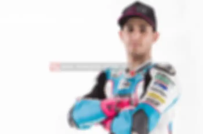 Berita duka menyelimuti dunia balap internasional, akibat insiden yang dialami oleh pembalap Moto2, Luis Salom, sore tadi (3/6), saat latihan resmi Moto2 Catalunya, Spanyol. Luis Salom meninggal setelah jatuh di latihan resmi Moto2 Catalunya