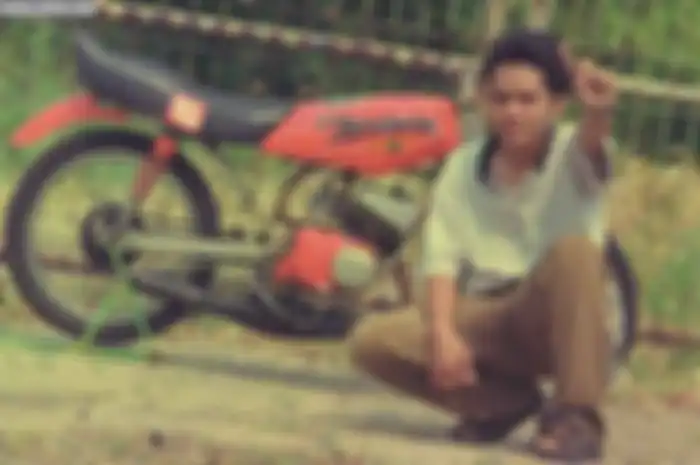Tahun 1999 sampai 2000-an awal, Jakarta Timur pernah geger ikhwal hadirnya Yamaha RX-King Setan. Doi ini diberi julukan begitu karena jadi raja di taruhan balap malam. Yap, korekan Cak Doel, Surabaya Motor  (SBM) ini sudah meraup hampir setengah em d
