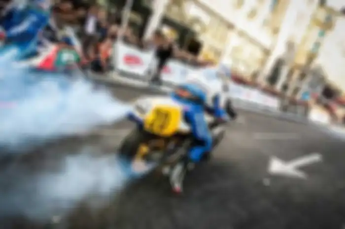Tahun 2015 jadi tahun yang memilukan buat industri motor di tanah air. Tahun ini tepatnya tanggal 31 Juli lalu motor bermesin 2-tak resmi di stop produksi di Indonesia. Khususnya setelah PT Kawasaki Motor Indonesia (KMI)