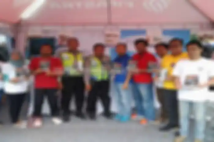 Di ajang BurTor 2016, pengunjung yang datang ke booth FIFGROUP jangan lewatkan download aplikasi FIFGROUP Mobile Customer. Banyak untungnya bro.