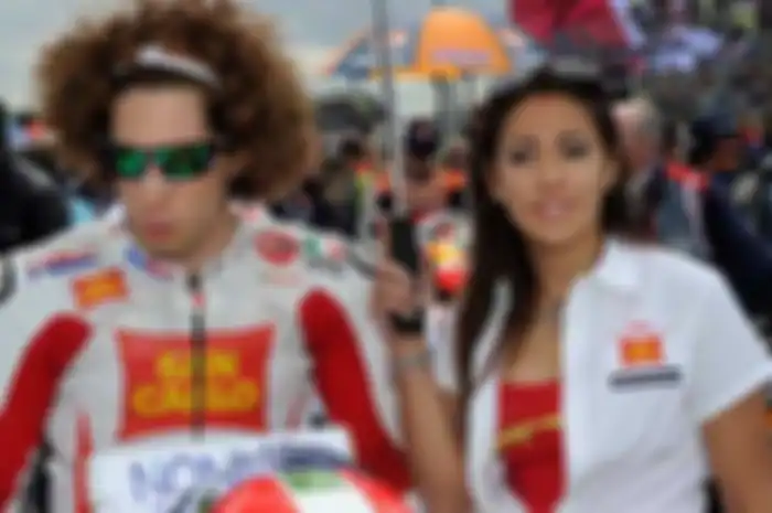 Nasib kurang beruntung menimpa mantan pacar Marco Simoncelli yang kecelakaan parah. Kate Fretti dikabarkan mengalami kecelakaan serius saat naik sepeda motor bersama pacar barunya. Kate yang saat itu