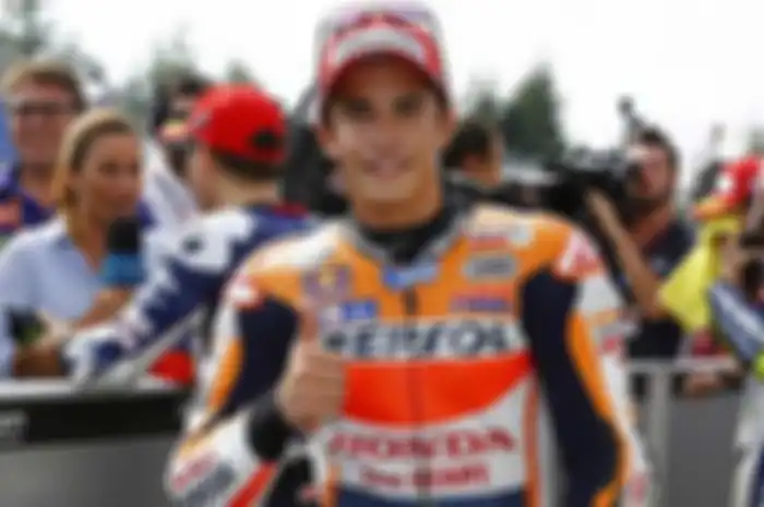 Setelah jatuh saat Free Practice ke-1 Jumat (14/8), Marc Marquez bisa berada di starting grid ke-2 setelah babak kualifikasi MotoGP Brno kemarin (15/8). Tapi,  Marc Marquez enggak yakin bisa menang dengan single lap di MotoGP Brno Ceko