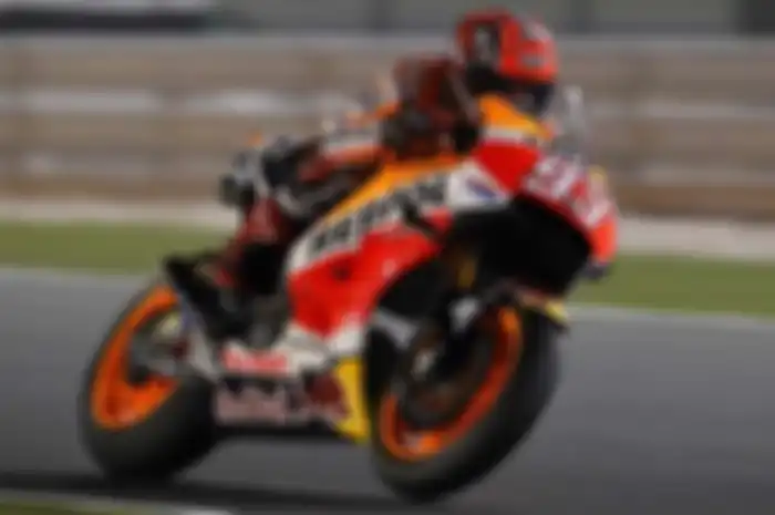 Di sesi free practice kemarin (17/3) MotoGP Qatar Marc Marquez tidak bisa bergerak dari posisi ke-8. Selisih waktunya 0,8 detikan dengan Jorge Lorenzo sebagai rider yang tercepat di latihan resmi pertama MotoGP Qatar. Diduga Marc Marquez diserang mas