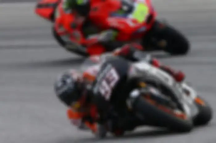 Sejak kemarin sampai hari ini di tes MotoGP pra musim Sepang III (6/2), Honda RC213V 2015 masih ada masalah. Inilah yang dirasakan Marc Marquez setelah menguji RC213V 2015 selama dua hari.