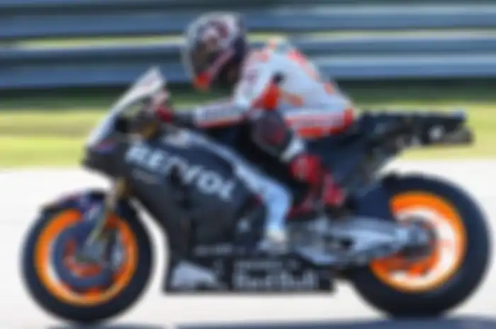 Waduh, enggak heran kalau Marc Marquez dijuluki baby aliens. Di tes MotoGP pra musim Sepang III hari ini (6/2) pukul 14:30 waktu Malaysia, Marc Marquez catat rekor baru. Marc Marquez catat rekor baru 1 menit dan 58 detikan. Ini catatan rekor tercepat