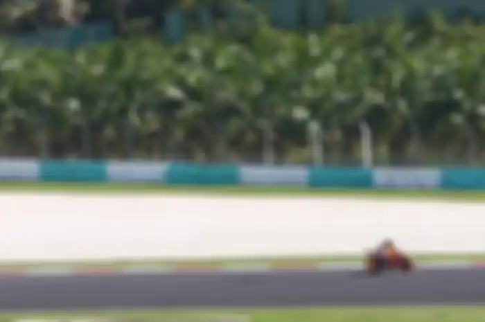 Juara dunia Marc Marquez, yang menjadi tercepat di FP1 pagi ini, tidak mengikuti latihan resmi ke-2 MotoGP Sepang 2016 sore ini (28/10) karena sakit.