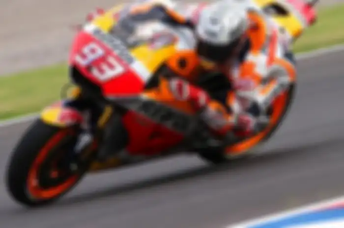 Pembalap Repsol Honda Marc Marquez mencatatkan dirinya sebagai fastest lap di latihan resmi keempat MotoGP Argentina menjelang sirkuit disiram gerimis