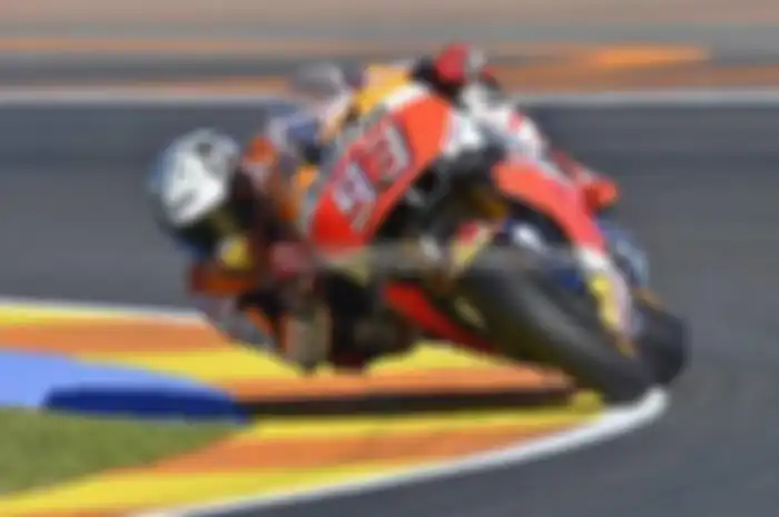 Juara dunia musim ini Marc Marquez seolah ga mau dikalahkan di seri terakhir. Marquez tancap gas di sesi latihan bebas keempat dengan menjadi yang tercepat.