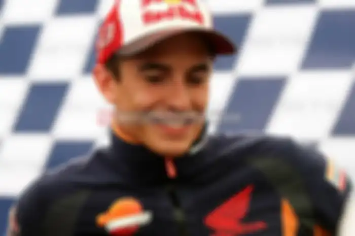 Meski dirundung masalah Marc Marquez mengaku tetap optimis juara di MotoGP Inggris, Minggu (4/9). Marquez dan Honda mengalami masalah teknis pada motor dan bannya