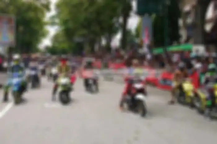 Champ Corsa NHK Matic Race Padang 2016 memasuki seri Grand Final hari ini (13/11). Matic race yang berlangsung di sirkuit Lapangan Wirabraja Bukittinggi, Sumatera Barat ini tembus 580 starter. Jumlah starter matic race Padang hari ini merupakan start