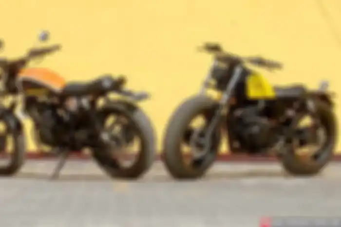 Donny dan Cucuk warga Jombang ini adalah salah satu penggemar motor beraliran Scramble dan Bobber yang jelas-jelas sudah beda aliran. Memang, Honda Mega Pro dan Suzuki Thunder 250 beda aliran modifikasi,