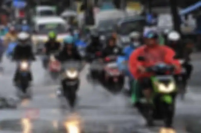 Selain itu, biasanya kabel bodi motor-motor skubek terdapat di bagian kolong motor. Ini, rawan konslet karena terkena cipratan air ataupun genangan air. Soket pengisian ada baiknya dicek kembali, jika terjadi konslet maka tidak ada pengisian pada kel