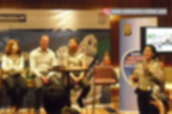 Membentuk pribadi yang bertanggung jawab dalam berlalu lintas menjadi target dalam progam Road Safety. Dengan tiga penyampaian tiga materi pokok kepada siswa SMUN Jakarta.