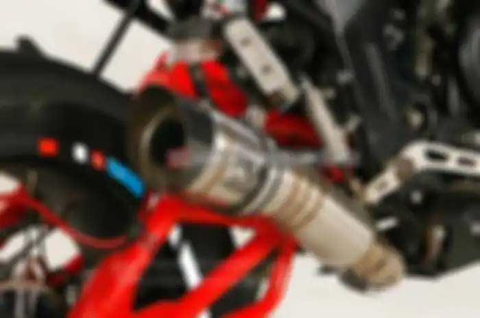 Modifikasi kaki-kaki dan rangka Minerva Megelli 250 RE bergaya hypermotard ini juga spesial. Banyak penyesuaian yang dilakukan builder agar cocok dengan tampilan anyarnya. Maklum, tampilan motor ini berubah total dari gaya sport menjadi gaya turing.