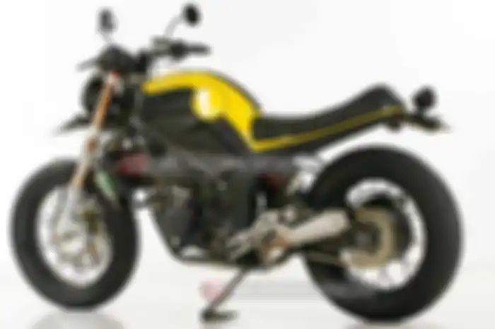Untungnya Minerva Megelli 250RV sudah lahir dengan suspensi depan upside down dan swing arm model tubular. Jadi, MWM tidak perlu banyak mengubah kaki-kaki. MWM hanya mengganti pelek jari-jari dan ban yang lebih lebar. "Pakai pelek dan ban lebar, tamp