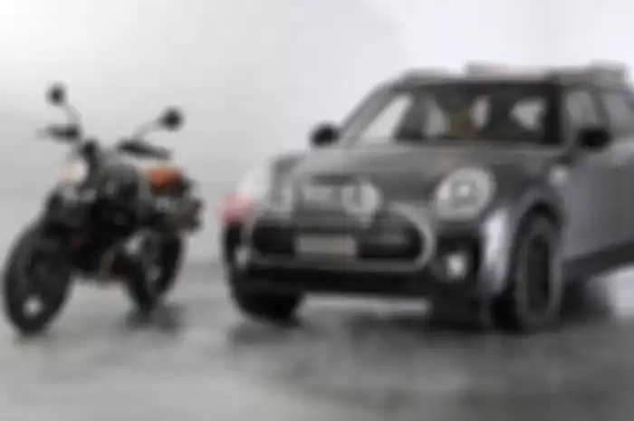 bagaimana jika sekarang mobil yang meniru sepeda motor? Contohnya adalah Mini, pabrikan mobil legendaris asal Inggris yang saat ini telah dimiliki pabrikan asal Jerman BMW Group. Mini membuat mobil yang terinspirasi dari sepeda motor keren BMW R Nine