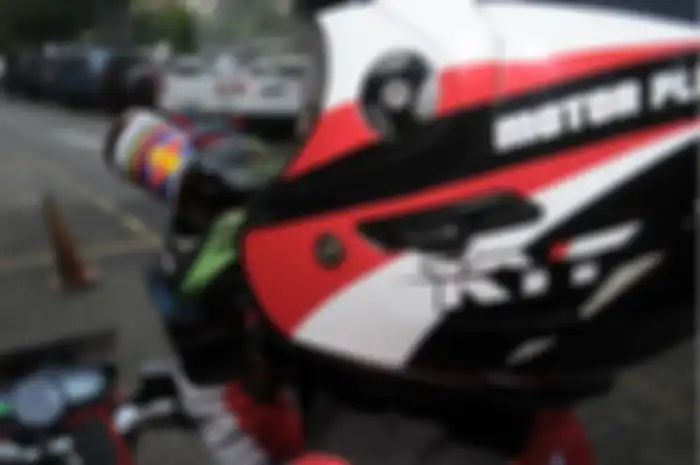 Brother yang ngegas motor tiap hari ke sekolah, kampus, atau tempat kerjaan pasti sering ngerasa cape banget. Kalau sudah lelah, mau ngapain aja kan jadi males. Supaya enggak gampang cape, sobat harus tahu pilihan pas minuman berenergi untuk bikers s