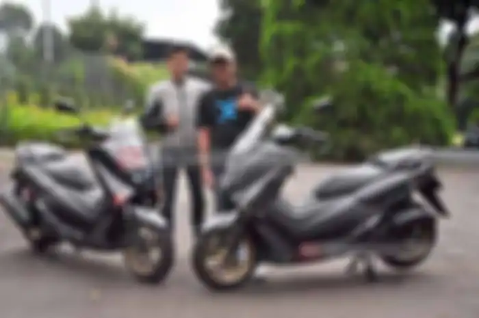 Dua member Supermoto Indonesia (SMI) Bandung kompak di urusan mainan baru. Bukan supermoto yang mereka punya, tapi Yamaha NMax yang nyaris serupa saat lihat hasil garapannya. Jadi deh dua orang pemilik Yamaha NMAX yang
