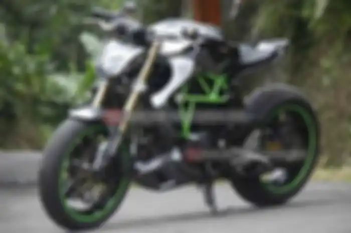 Pas dan proposioanl terlihat pada ubahan Yamaha MT-25 2015. Ferri Wijaya sang pemilik motor bangga lantaran ubahannya pas dan proposional. Ubahan street fighter (SF) menginspirasi pada tema ubahan yang dipasrahkan oleh Dien’s Bike yang dikomandani ol