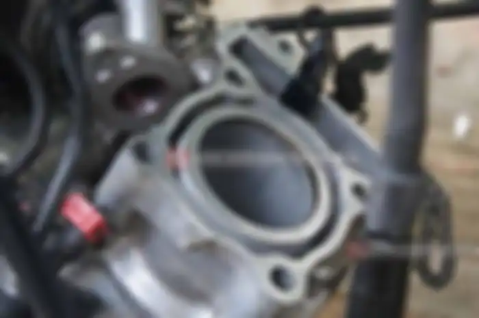 Pembalap Motorprix di kelas MP1 andalan tim Yamaha Yamalube Putra Anugrah FDR NHK SSS NGK Ardian’s mengandalkan blok keramik untuk menghadapi kerasnya persaingan Motorprix Yogyakarta. Kalau di seri Motorprix Serang lalu pakai knalpot bawaan Yamaha YZ