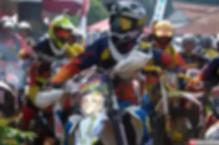 Offroader kompak, itu bukan isapan jempol kok! Setidaknya, itu dibuktikan para pecinta motor ban tahu di wilayah Kecamatan Cikao Purwakarta. Mereka bikin hajatan aventure trail, Sabtu (28/11) berjudul Ngabantah: Ngabringkeun Ban Tahu Ningkatkeun Dudu