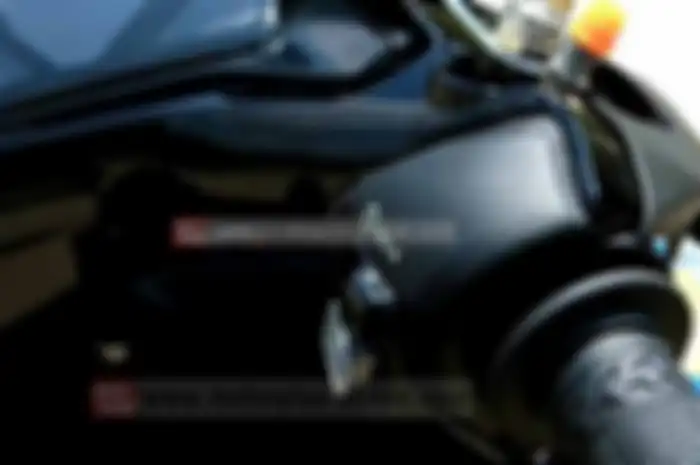 Ternyata ada cara untuk matikan AHO yang aman dan praktis untuk Yamaha Aerox 155 dengan mengganti saklar lampu milik Yamaha Mio Sporty lawas.
