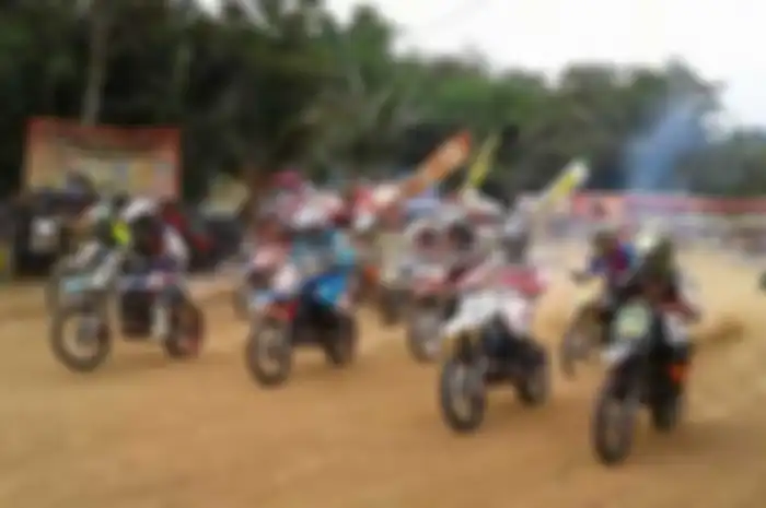 Kejurda Grasstrack IMI Jabar (KGIJ) 2016, kali ini memasuki putaran ke-2. Hajatan balap cakar tanah ini, berlangsung di Sirkuit Bukit Carik Indah, Cikalong, Tasikmalaya, Jawa Barat, (6-7/8). Seri dua Kejurda ini diikuti sebanyak 227 starter, dari tot