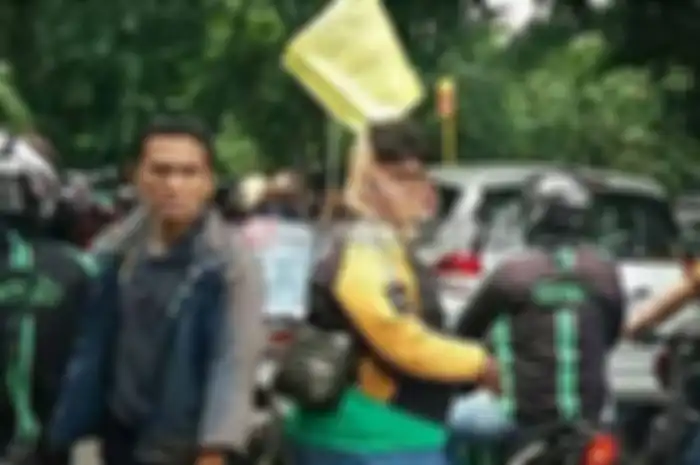 Nasib naas dialami Suprapto seorang  pengemudi ojek online Uber yang tewas terlindas bus karyawan pada Rabu pagi (8/2) seperti yang di kutip dari gobekasi.co.id