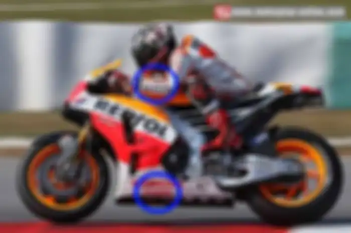 Tulisan One HEART dan Satu HATI nempel di motor Honda RC213V dan racing suit yang digunakan kedua pembalap di tim Repsol Honda, mulai terlihat di sesi tes resmi pra musim MotoGP 2014 di Sepang, Malaysia (4-6/2).