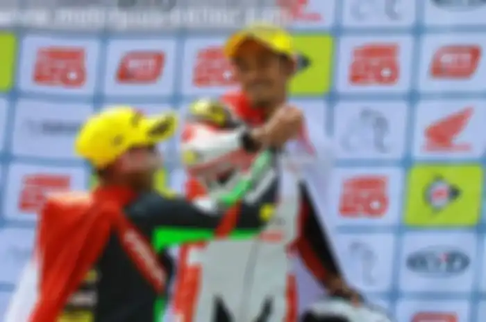 Sering terlihat latihan menggunakan motor sport, ternyata M Fadli siap bikin sekolah balap. Sebelumnya Fadli memang lama vakum menggunakan motor balap setelah insiden serius yang menimpanya. Fadli mulai rajin latihan motor lagi setelah berniat membuk