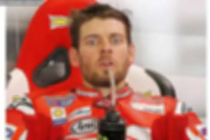 Cal Crutchlow senang dengan podium yang diraih Andrea Dovizioso di seri Assen, Belanda, Sabtu lalu (28/6). Tapi, Crutchlow jujur masih butuh penyesuaian di motor supaya bisa naik podium.