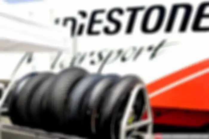 Meski memutuskan berhenti dari MotoGP setelah musim 2015, Bridgestone masih melanjutkan pengembangan ban. Produsen asal Jepang melakukan tes ban asymmetric di sirkuit Brno, Ceko.