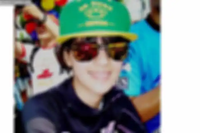 Pembalap cantik Sabrina Sameh sudah dilamar saat Pertamina Enduro BRT FDR Matic Race 2014 (PEBFMC), seri II, di Banjar Patroman, minggu lalu (15/6). “Iya Aku dilamar tim Suzuki Elpra Kawahara,” bilang Sabrina sembari tersenyum manis.