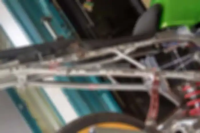 Selain buat bergaya saat kontes, penggunaan subframe berbahan aluminium di Kawasaki Ninja 150 series, juga kerap dipakai di arena balap. Termasuk balap malam 500 meter. Dengan subframe berbahan aluminium, bobot motor bisa berkurang 1 kg lebih ringan.