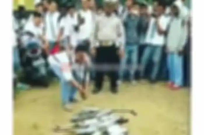 Edan, Polisi ajak pelajar perang. Tentunya bukan perang melawan warga apalagi sesama pelajar, tapi perang melawan knalpot racing.