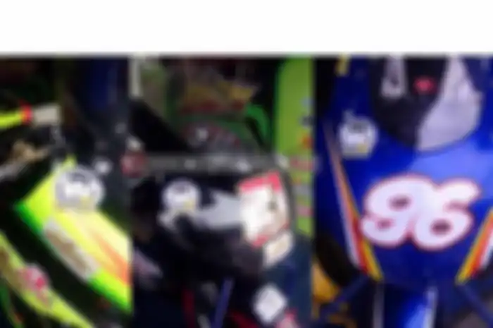 berbakat Aditya Anugrah, andalan Bien Racing. Untuk mengenang seminggu kepergian Aditya Anugrah, pembalap IRS pakai stiker in memoriam Aditya Anugrah #19 di motor dan helm