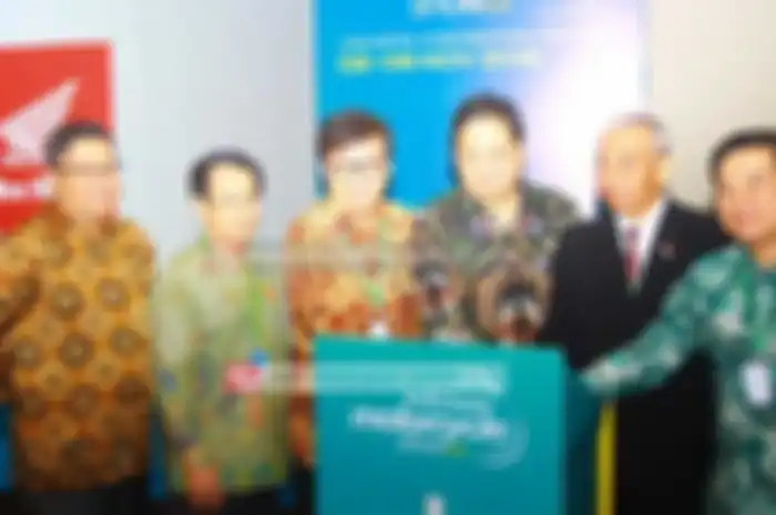 Kondisi perekonomian nasional yang turun berdampak melambatnya serapan industri sepeda motor nasional.  Untuk itu, industri nasional ke depannya diarahkan memperkuat ekspor. Ketua Umum AISI Dr. Gunadi Sindhuwinata menyebutkan untuk memperkuat industr