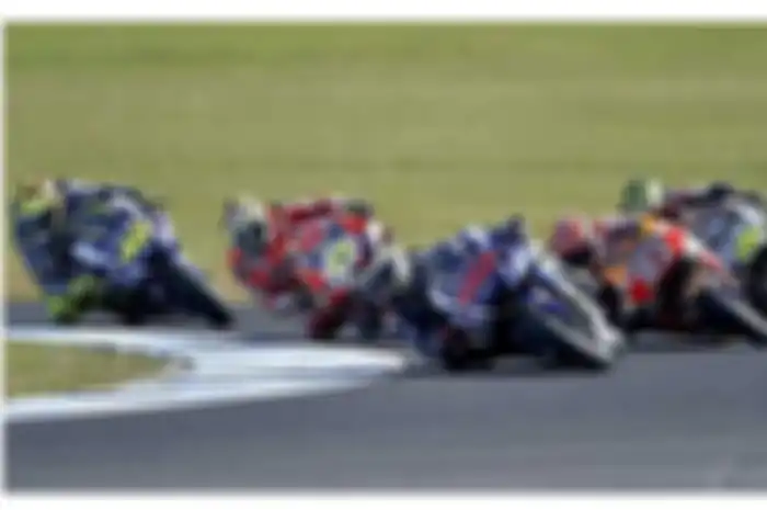 Ini seperti kilas balik soal peraturan teknik yang akan digunakan MotoGP 2016. Sebelumnya, kan MOTOR Plus mengangkat artikel peraturan teknik yang akan digunakan MotoGP 2016 terpisah-pisah. Nah, artikel mengumpulkan lima peraturan MotoGP 2016 yang pe