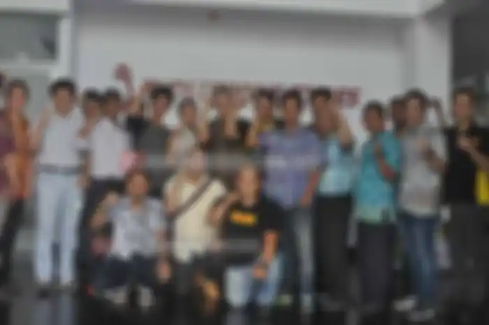 Untuk two wheelers pastinya sudah tau tentang merek ban Pirelli. Ban Pirelli terkenal di Indonesia maupun mancanegara. Nah, kemarin (26/8) Em-Plus sempat ngayab ke pabrik produksi ban Pirelli di Subang, Jawa Barat bersama PT Astra