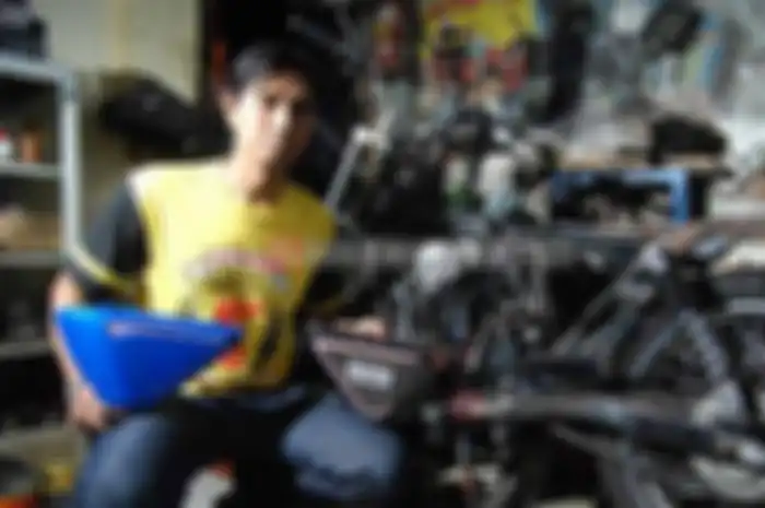 Penggemar motor CB atau yang suka dengan tampilan Honda CB sebaiknya putar setang ke YS 69 (Yadi Speed) yang buka bengkel di kawasan jalan Demak Timur X/32 Surabaya, penanganan ubahan mesin hingga bodi bisa dikerjakan oleh Suyadi. “Kebanyakan konsume
