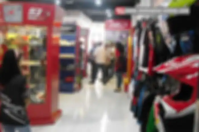 Demi mendekatkan diri serta memberikan pelayan lebih kepada konsumen, produsen knalpot racing merk R9 buka store baru yang sifatnya lebih melayani. Grand opening di gedung berlantai 4 dengan nama R9 Store Premium Racing Part.