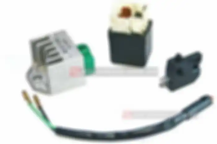 Kiprok rusak juga gejalanya mirip aki rusak. Jangan kaget kalo motor tiba-tiba tidak kuat distarter dan lampu redup. Bisa jadi itu karena kiprok rusak yang membuat pengisian ke aki bermasalah. Sebelum menuduh aki yang rusak lebih baik cek dulu kiprok