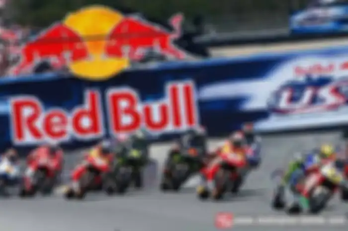 Kejutan besar sektor bisnis di balap dunia bakal kembali terjadi di ajang balap Formula 1 yang sangat erat kaitannya dengan MotoGP. Kabar besar ini datangnya dari Red Bull. Produsen minuman berenergi asal Austria itu dikabarkan bakal meninggalkan aja