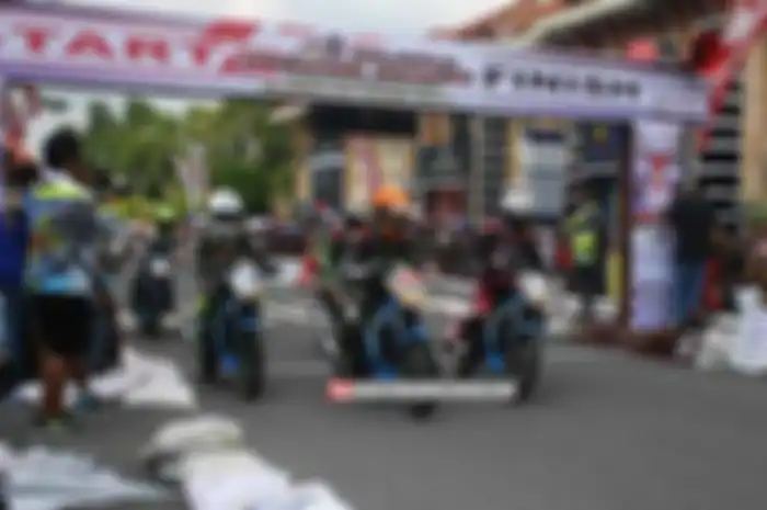 Gelaran roadrace yang bertajuk Blora Road Race Open Championship 2016 kali ini mengambil lokasi sirkuit di alun-alun Blora minggu (25/4). Event yang dikemas oleh Gadhuro Sport And Club tersebut mampu mendatangkan sebanyak 250 starter