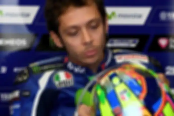 Jatuhnya Valentino Rossi dan Jorge Lorenzo di sirkuit Motegi, Jepang, Minggu (17/10) akhirnya membuat Marc Marquez keluar sebagai juara dunia. Padahal, sebelum terjatuh Rossi sempat terlibat duel ketat dengan Marquez.