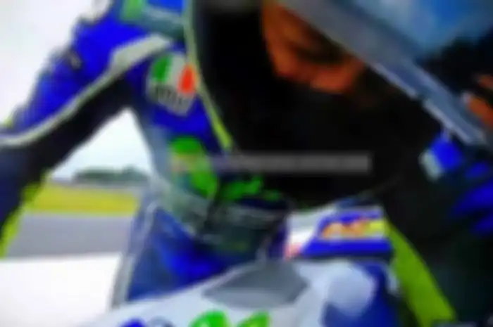 Kondisi cuaca yang berubah cepat di GP Assen kemarin rupanya tidak hanya menyulitkan Jorge Lorenzo. Tetapi juga Valentino Rossi, "terjatuh saat sedang memimpin kemarin, itu rasanya kesalahan terfatal saya, saya sangat menyesal," tukas Rossi.