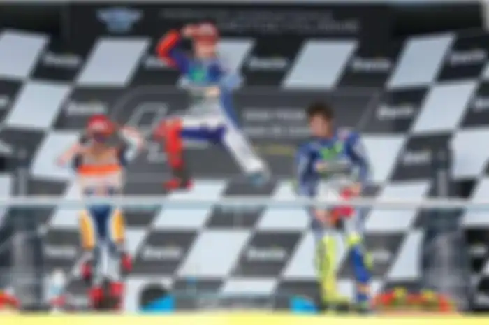 Meski hanya finish di urutan ke-3 pada putaran ke-4 MotoGP yang berlangsung di sirkuit Jerez, Spanyol, Valentino Rossi masih puncaki klasemen MotoGP. Bahkan, Rossi berhasil memperlebar jarak dengan Andrea Dovizioso