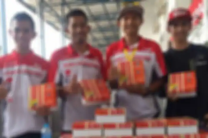 Siapa yang enggak kenal rumah makan Padang Sederhana? Tentunya sudah pernah hinggah dan mencicipi nikmatnya rendang dan suguhan masakan khas Indonesia ini. Kali ini, di IRS Sentul (21/5), rumah makan Padang Sederhana