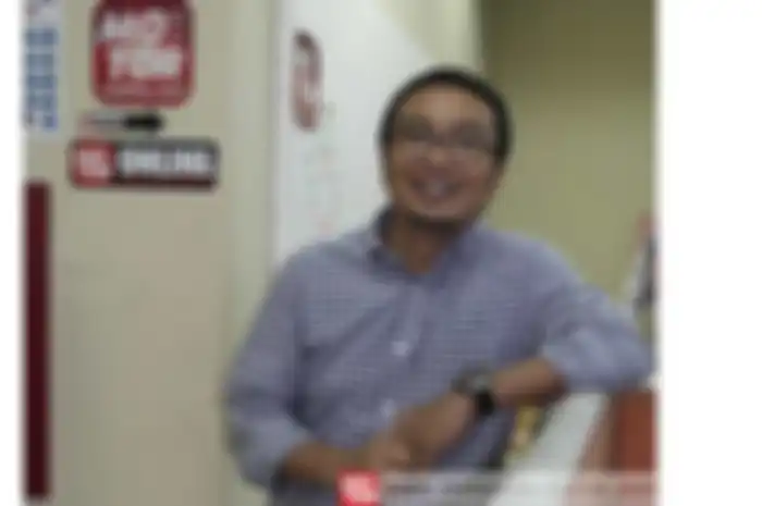 Kemarin sore, Calon Ketua IMI mendatang (2015-2019), Sadikin Aksa, datang khusus ke markas besar MOTOR Plus, di Jl. Panjang, No. 8A, Kebon Jeruk, Jakarta Barat. Ikin, panggilan akrab Sadikin Aksa, diskusi santai dengan awak redaksi MOTOR Plus. Nah, a