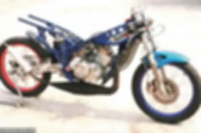 Masih ingat sejarah pertarungan balap malam antara RX-King Setan versus Ninja Komputer? Trek Kemayoran, Jakarta Utara jadi saksi bisu kemenangan Ninja Komputer yang berhasil mematahkan kejayaan RX-King Setan. Ini kisah Kawasaki Ninja 150 komputer